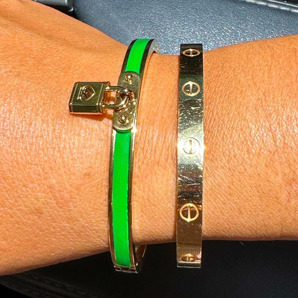 NWOT KATE SPADE ♠️ NEW YORK lock 🔒 and spade ♠️ charm bangle bracelet GREEN - Picture 1 of 8